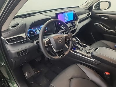 2025 Toyota Highlander Platinum