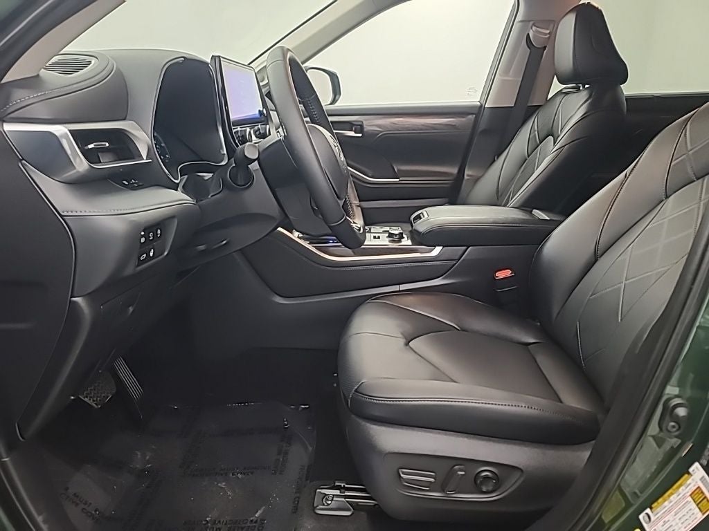 2025 Toyota Highlander Platinum