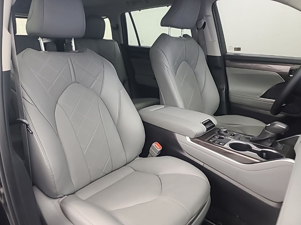 2025 Toyota HIGHLANDER Platinum
