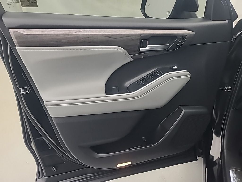2025 Toyota HIGHLANDER Platinum