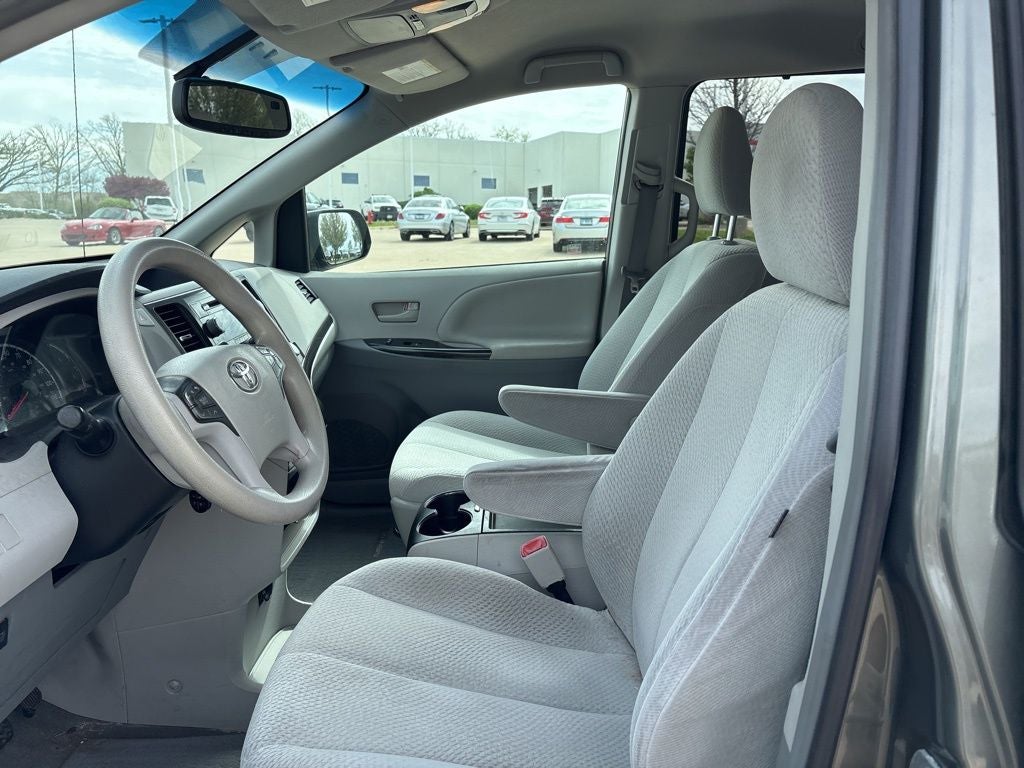 2012 Toyota Sienna LE 8 Passenger