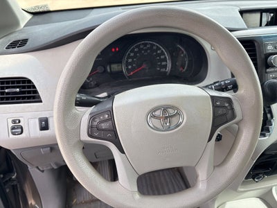2012 Toyota Sienna LE 8 Passenger