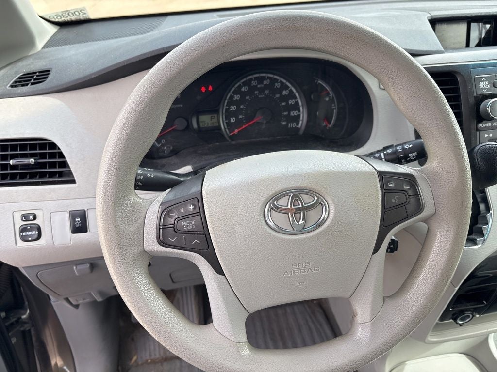 2012 Toyota Sienna LE 8 Passenger