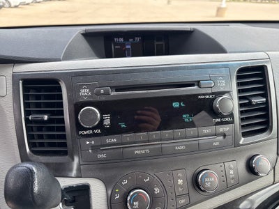 2012 Toyota Sienna LE 8 Passenger