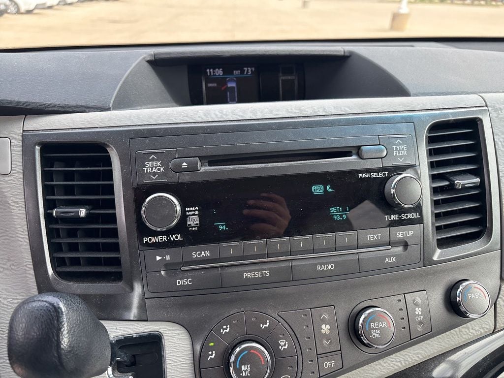 2012 Toyota Sienna LE 8 Passenger