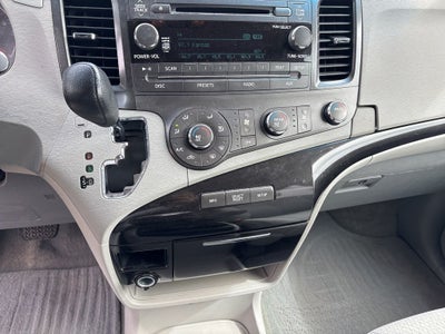 2012 Toyota Sienna LE 8 Passenger
