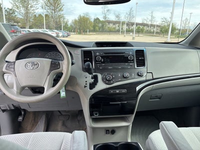 2012 Toyota Sienna LE 8 Passenger