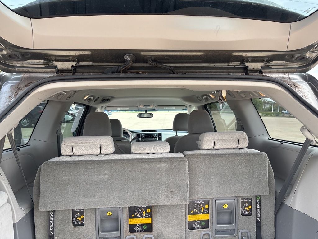 2012 Toyota Sienna LE 8 Passenger