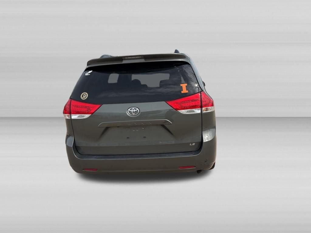 2012 Toyota Sienna LE 8 Passenger