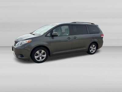 2012 Toyota Sienna LE 8 Passenger