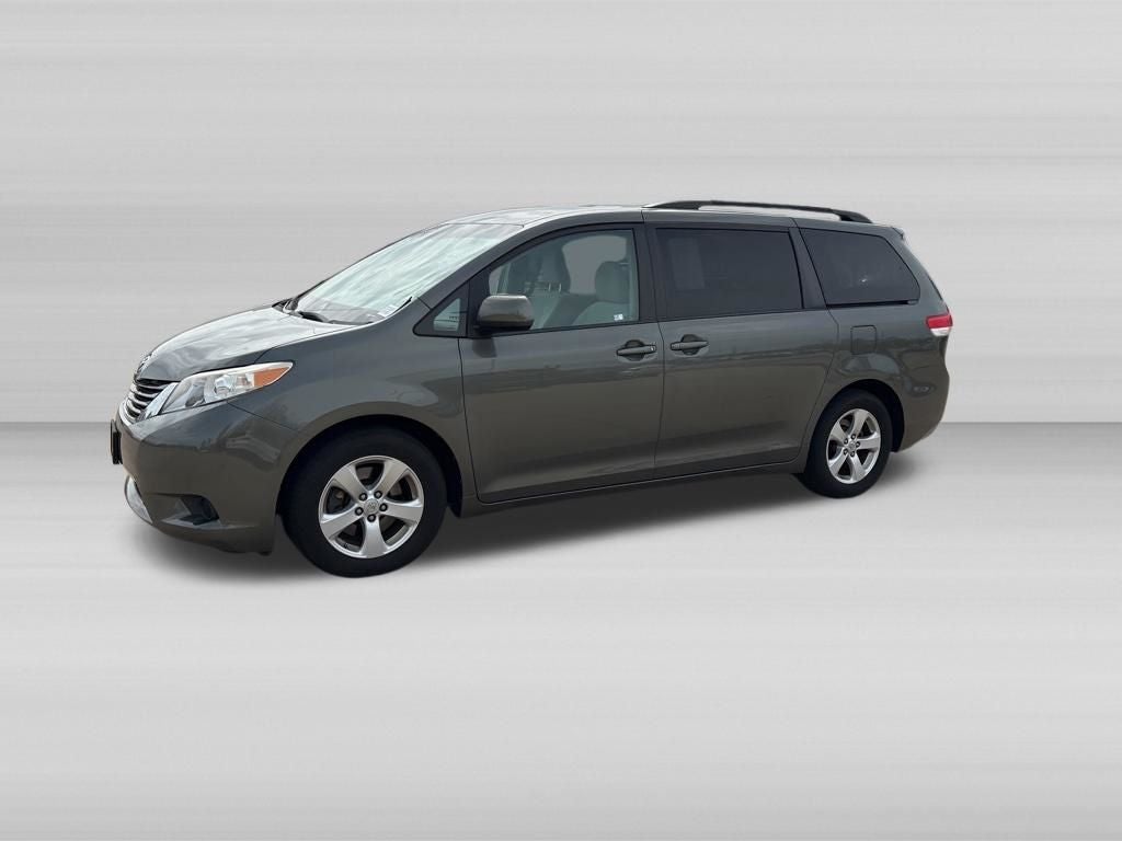 2012 Toyota Sienna LE 8 Passenger