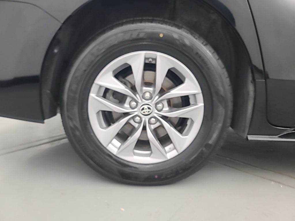 2025 Toyota Sienna LE 8 Passenger