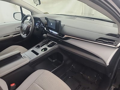 2025 Toyota Sienna LE 8 Passenger