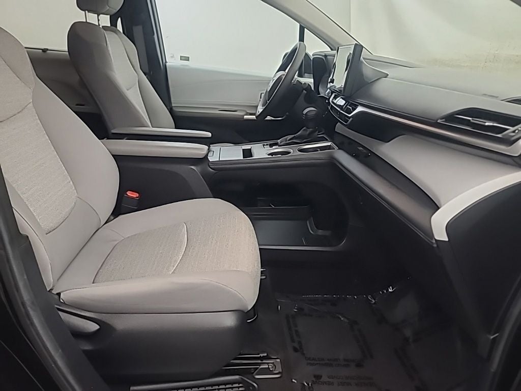 2025 Toyota Sienna LE 8 Passenger
