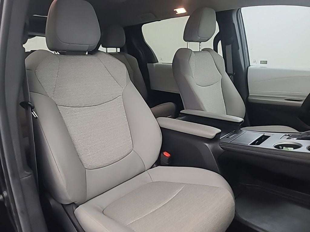 2025 Toyota Sienna LE 8 Passenger