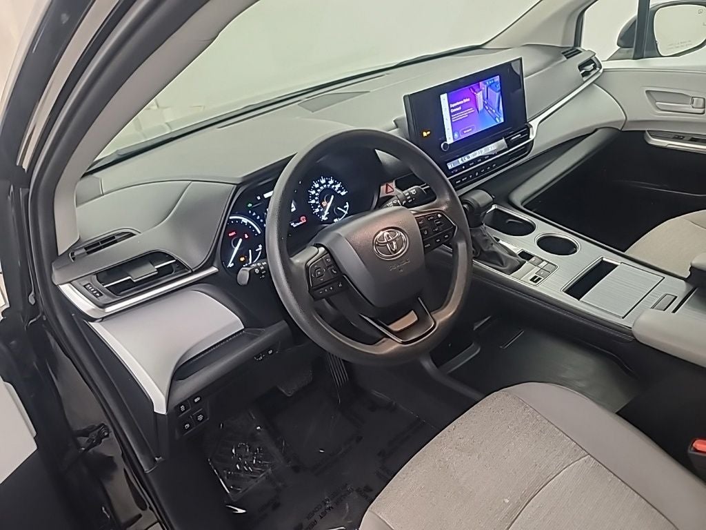 2025 Toyota Sienna LE 8 Passenger