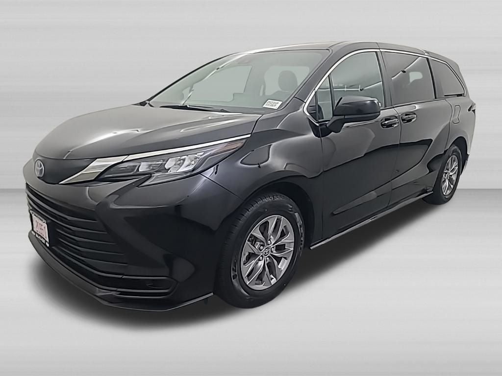 2025 Toyota Sienna LE 8 Passenger
