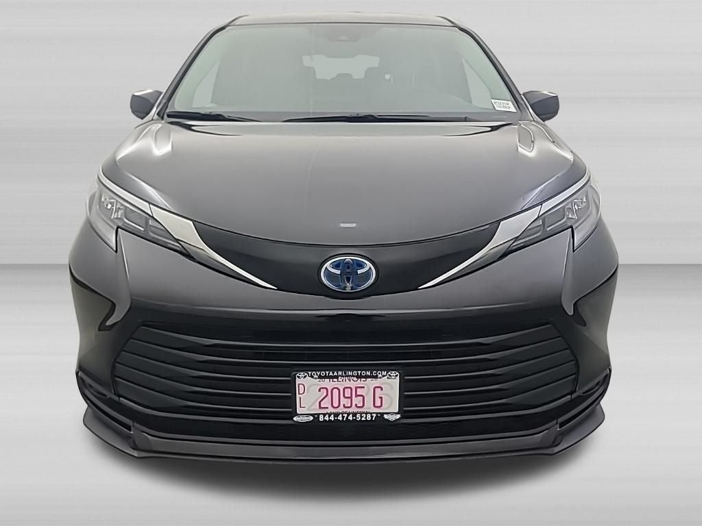 2025 Toyota Sienna LE 8 Passenger