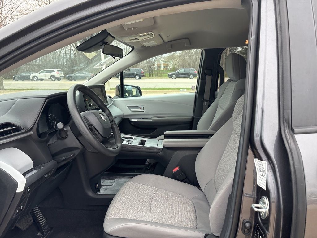 2025 Toyota SIENNA LE LE 8 Passenger