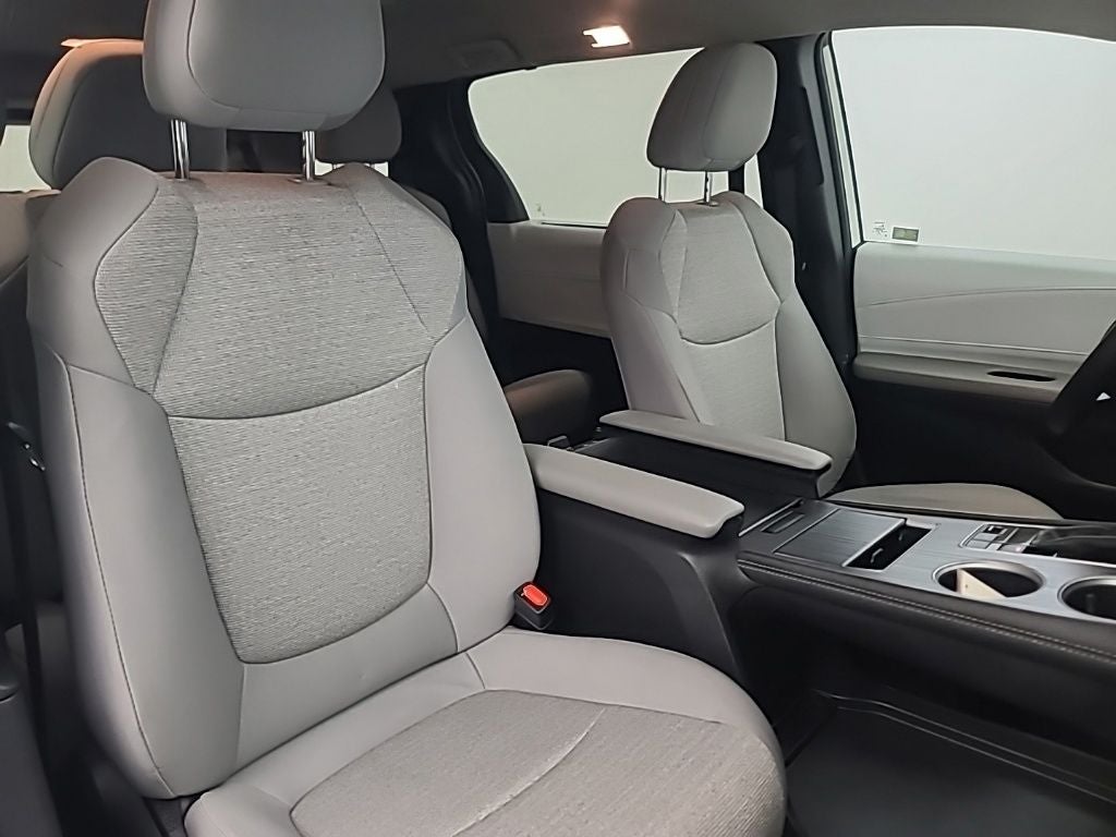 2026 Toyota Sienna LE 8 Passenger
