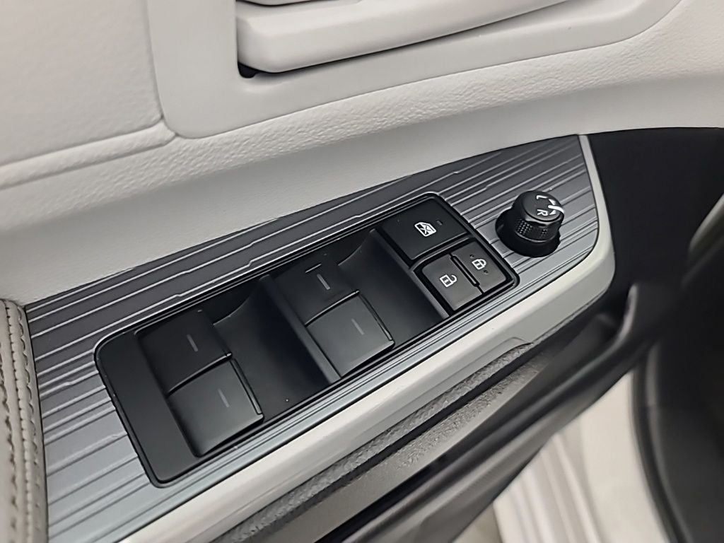 2026 Toyota Sienna LE 8 Passenger