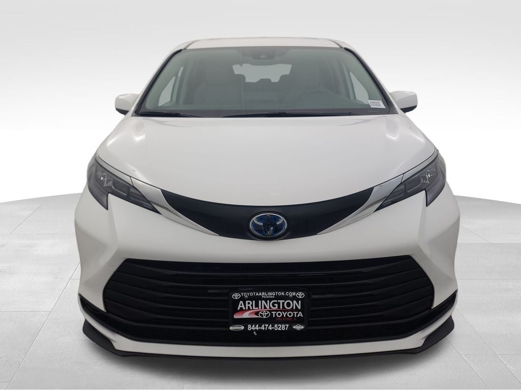 2024 Toyota Sienna LE 8 Passenger