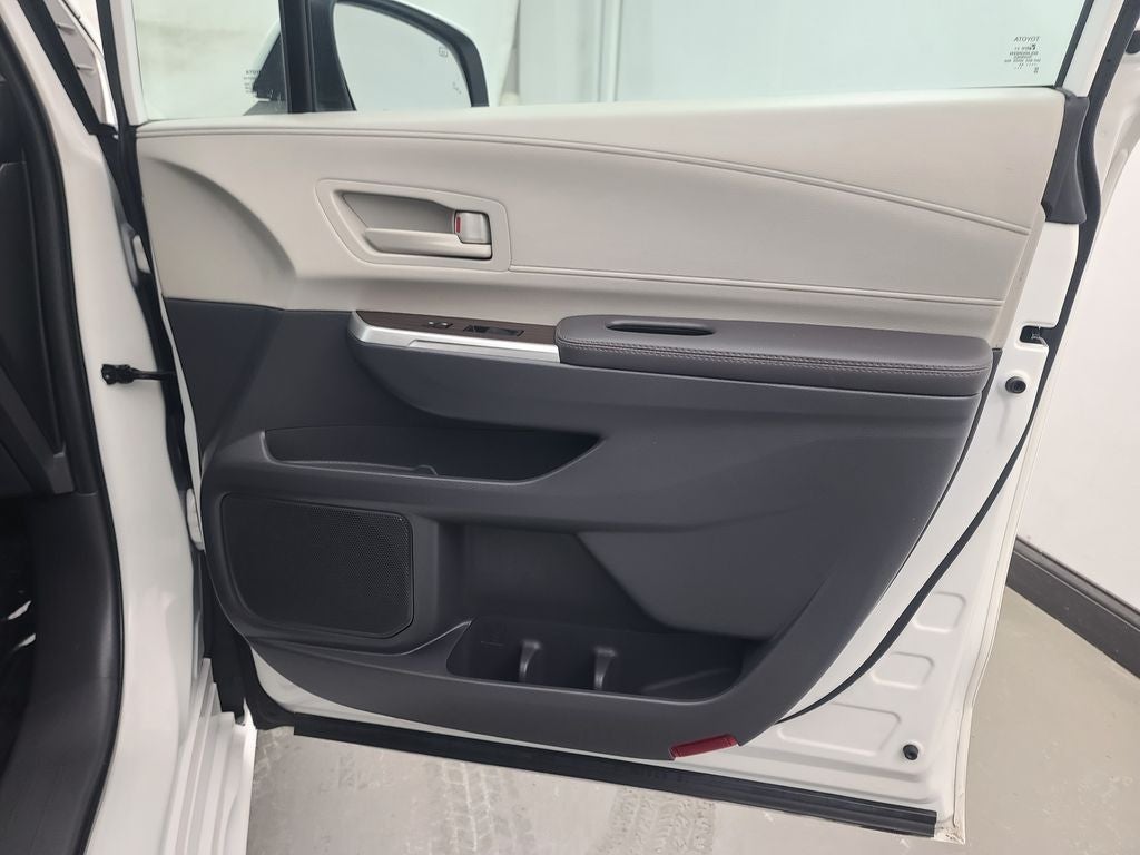 2024 Toyota Sienna LE 8 Passenger