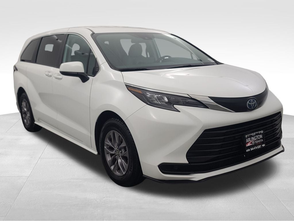 2024 Toyota Sienna LE 8 Passenger