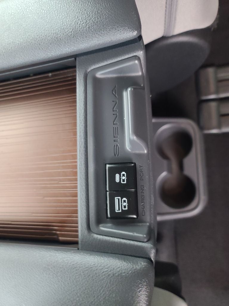 2024 Toyota Sienna LE 8 Passenger