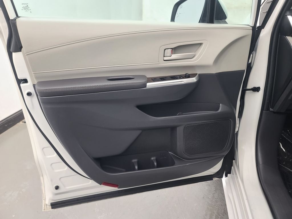 2024 Toyota Sienna LE 8 Passenger