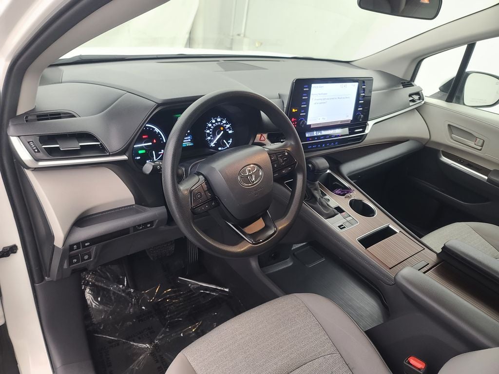 2024 Toyota Sienna LE 8 Passenger