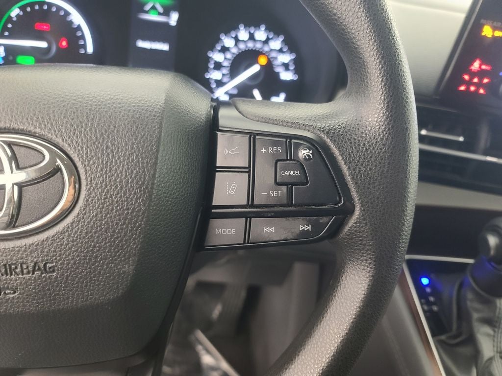 2024 Toyota Sienna LE 8 Passenger