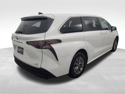 2024 Toyota Sienna LE 8 Passenger