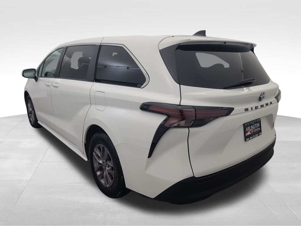 2024 Toyota Sienna LE 8 Passenger