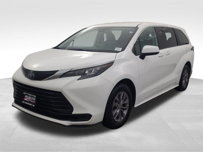 2024 Toyota Sienna LE 8 Passenger
