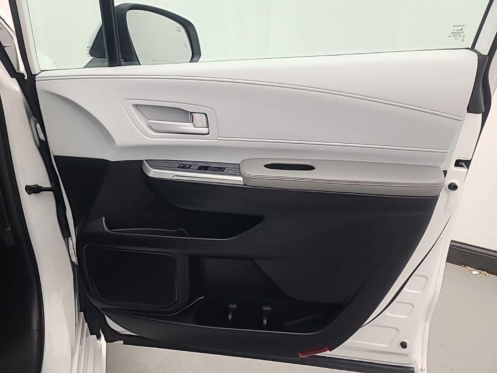 2026 Toyota Sienna LE 8 Passenger