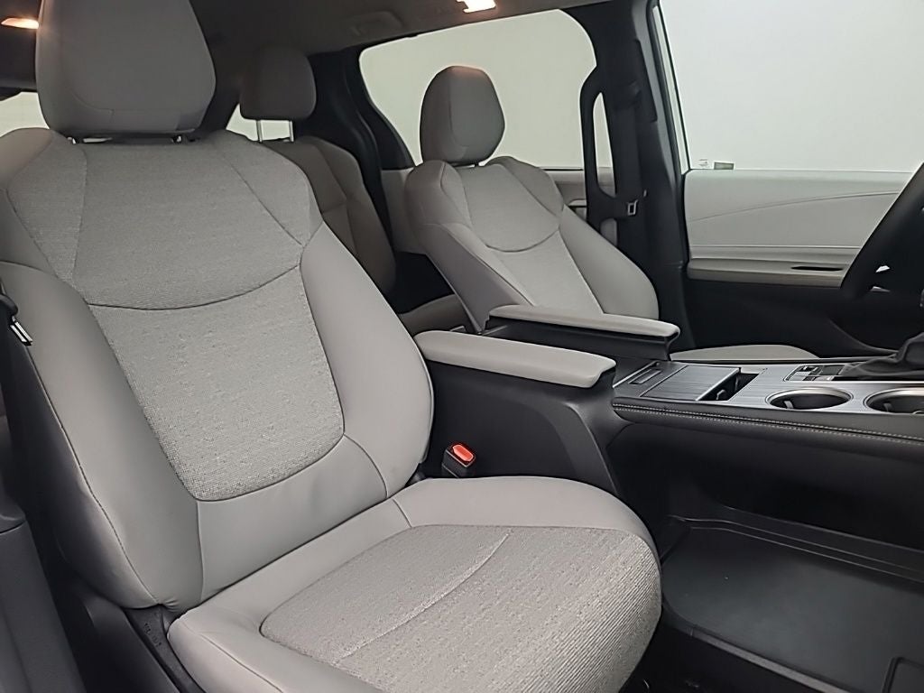 2026 Toyota Sienna LE 8 Passenger