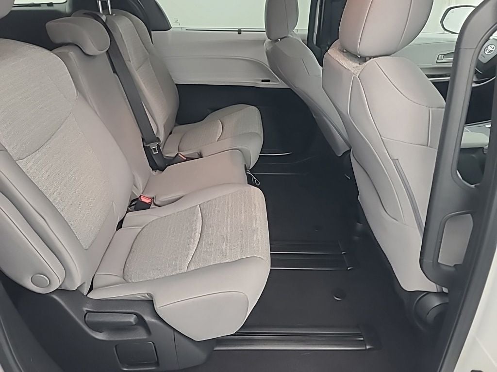 2026 Toyota Sienna LE 8 Passenger