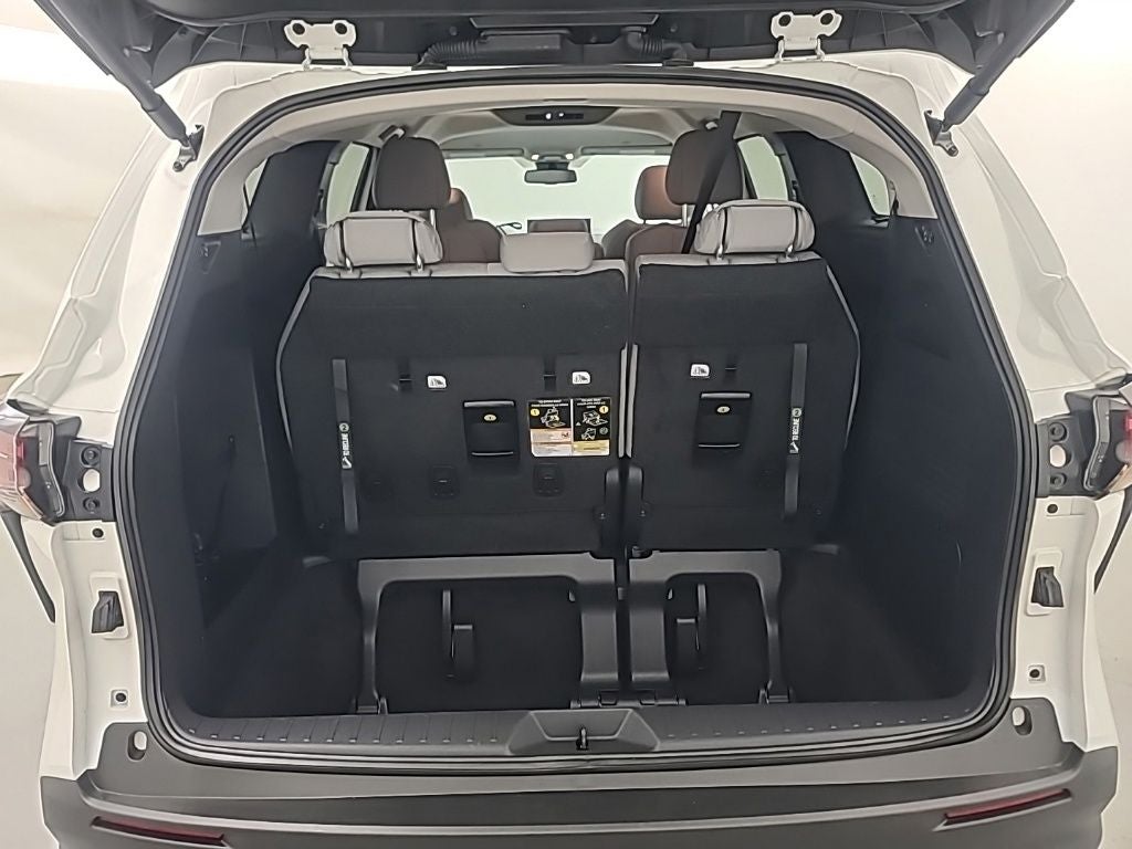 2026 Toyota Sienna LE 8 Passenger