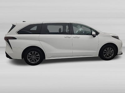 2026 Toyota Sienna LE 8 Passenger