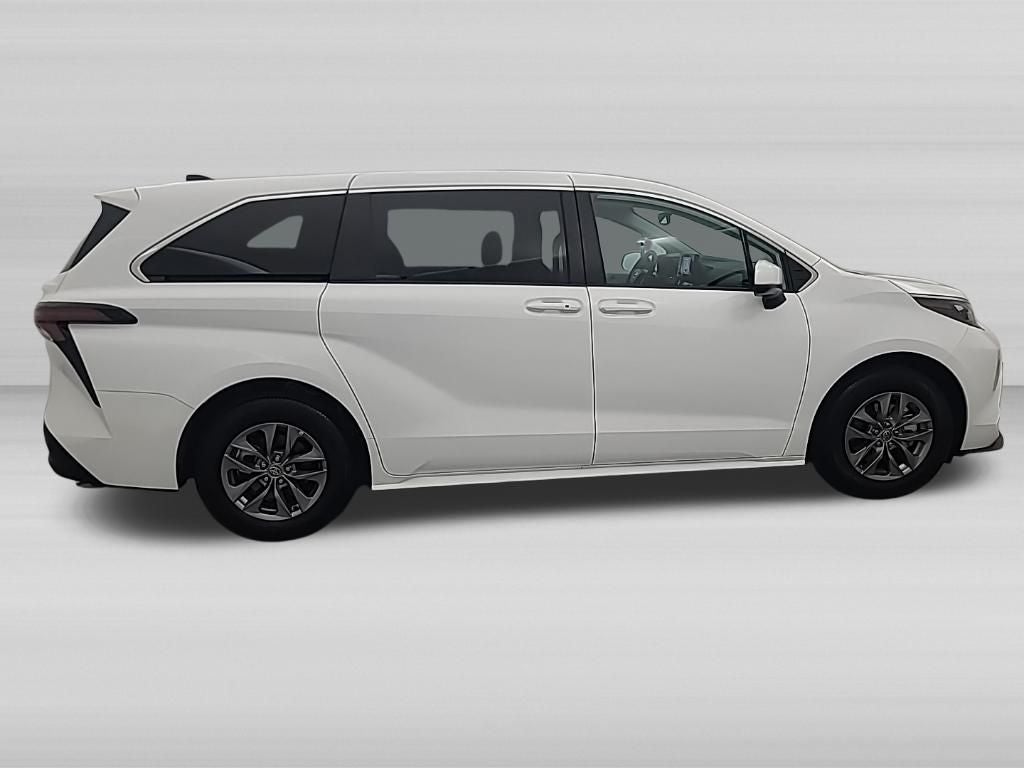 2026 Toyota Sienna LE 8 Passenger