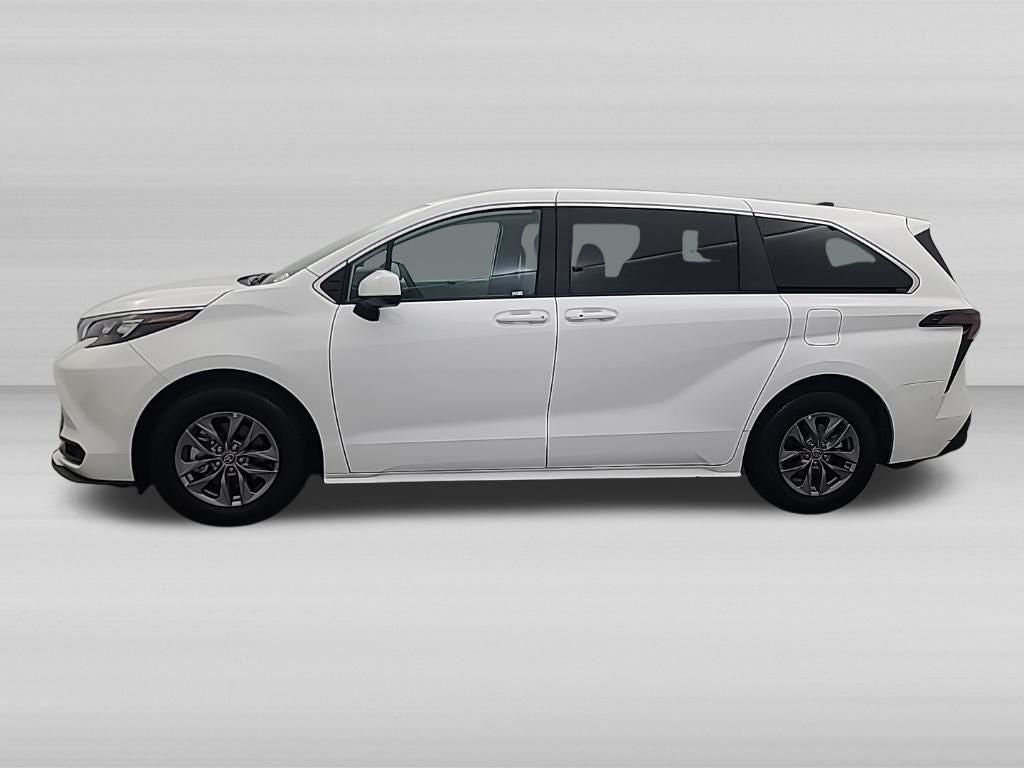 2026 Toyota Sienna LE 8 Passenger