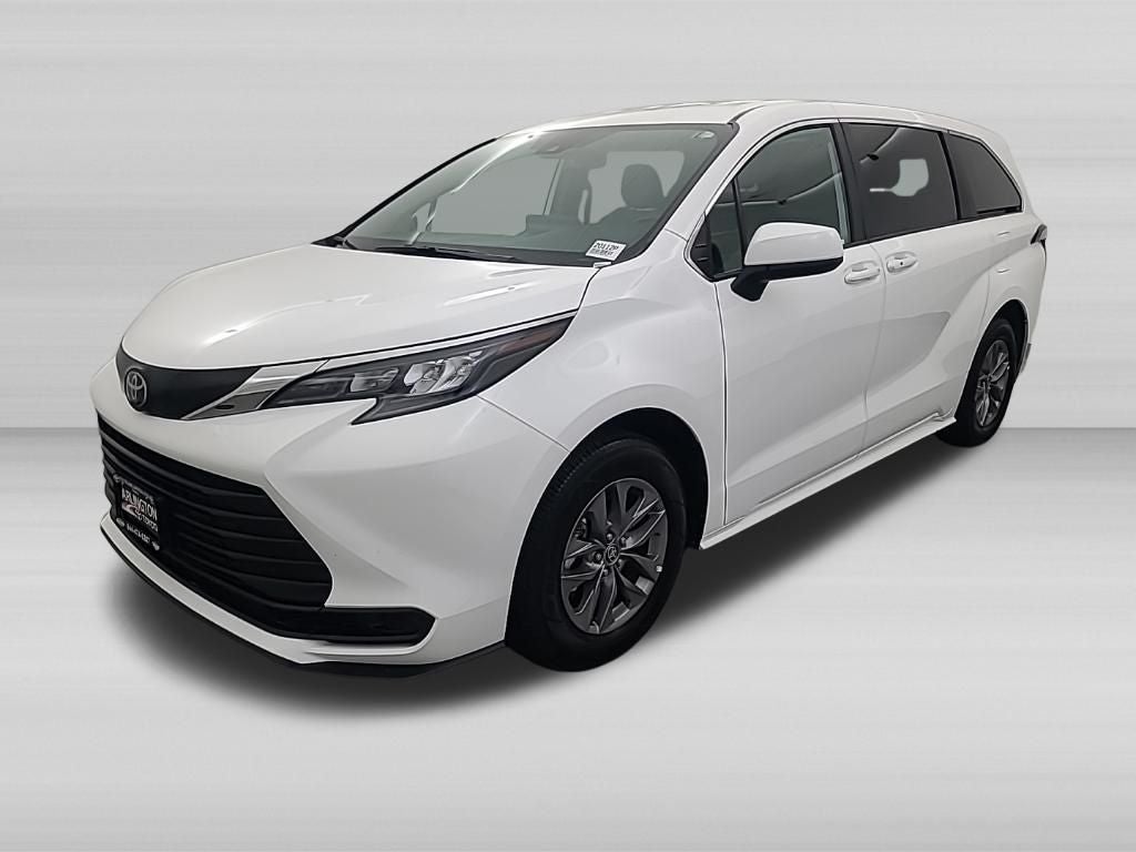 2026 Toyota Sienna LE 8 Passenger