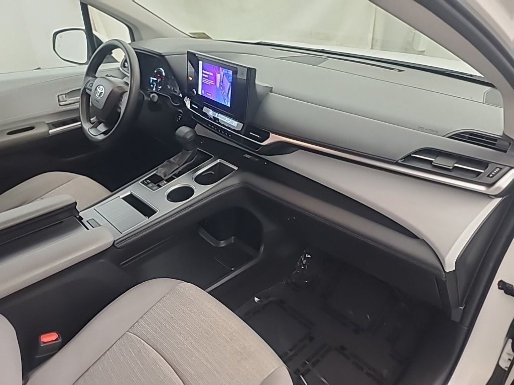 2025 Toyota Sienna LE 8 Passenger