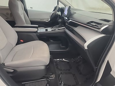 2025 Toyota Sienna LE 8 Passenger