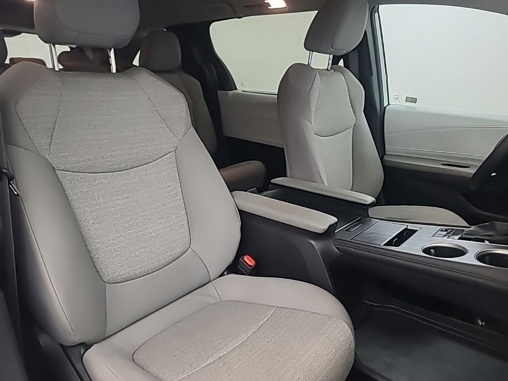 2025 Toyota Sienna LE 8 Passenger