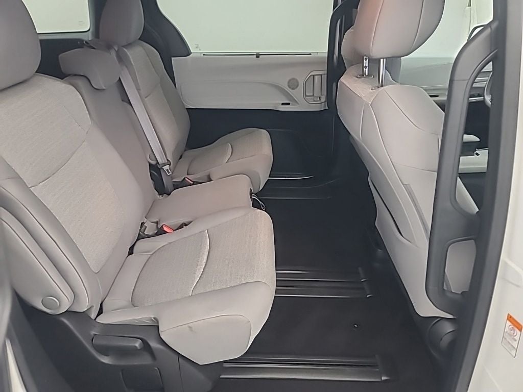 2025 Toyota Sienna LE 8 Passenger