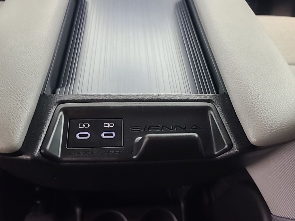 2025 Toyota Sienna LE 8 Passenger