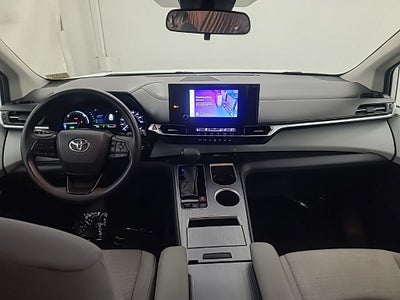 2025 Toyota Sienna LE 8 Passenger