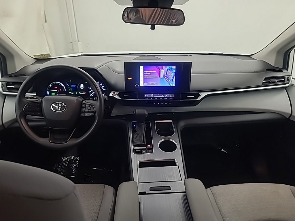 2025 Toyota Sienna LE 8 Passenger